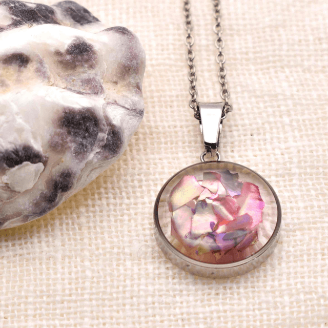 Round pendant with Abalone shell