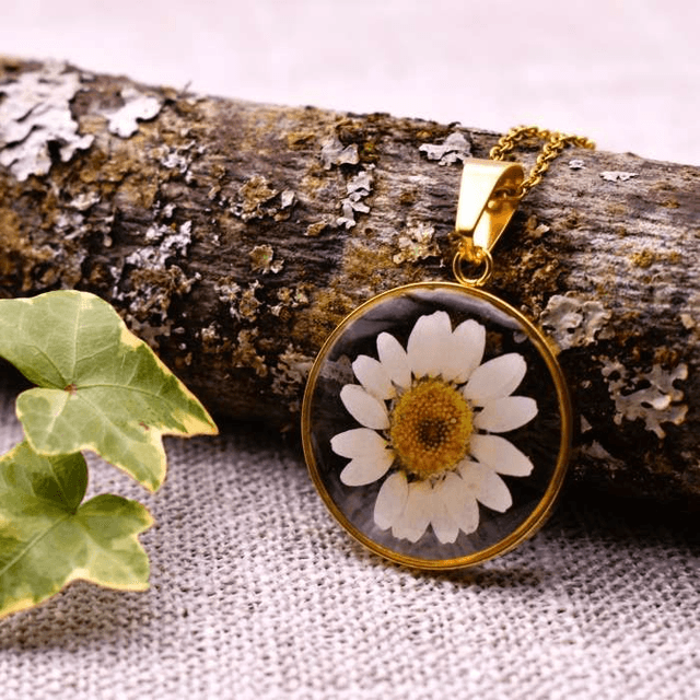 Round Daisy necklace