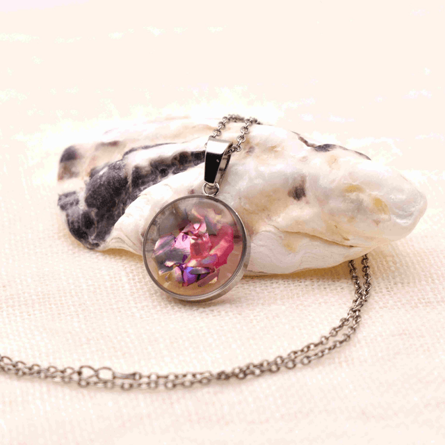 Round pendant with Abalone shell