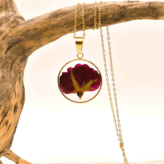 Red rose in round pendant