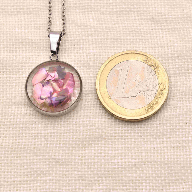 Round pendant with Abalone shell