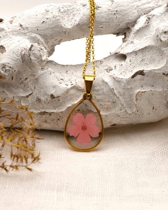 Verbena in drop pendant