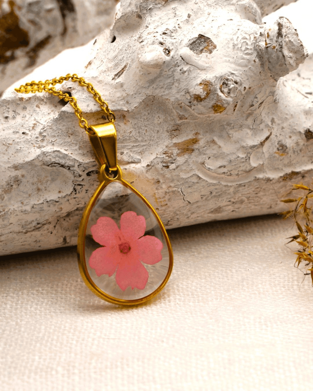 Verbena in drop pendant